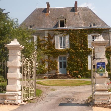 Le Logis Acomodação com café da manhã Les Pineaux Exterior foto