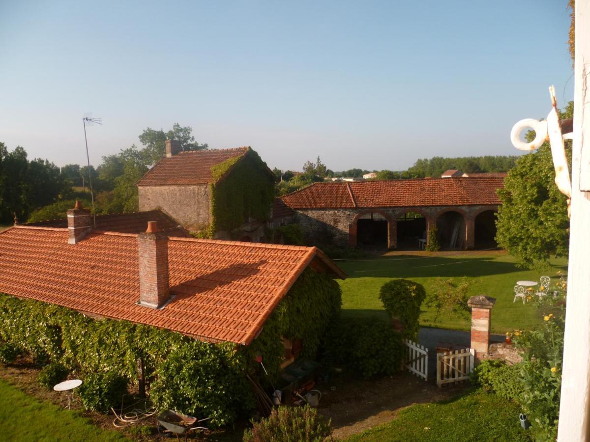 Le Logis Acomodação com café da manhã Les Pineaux Exterior foto